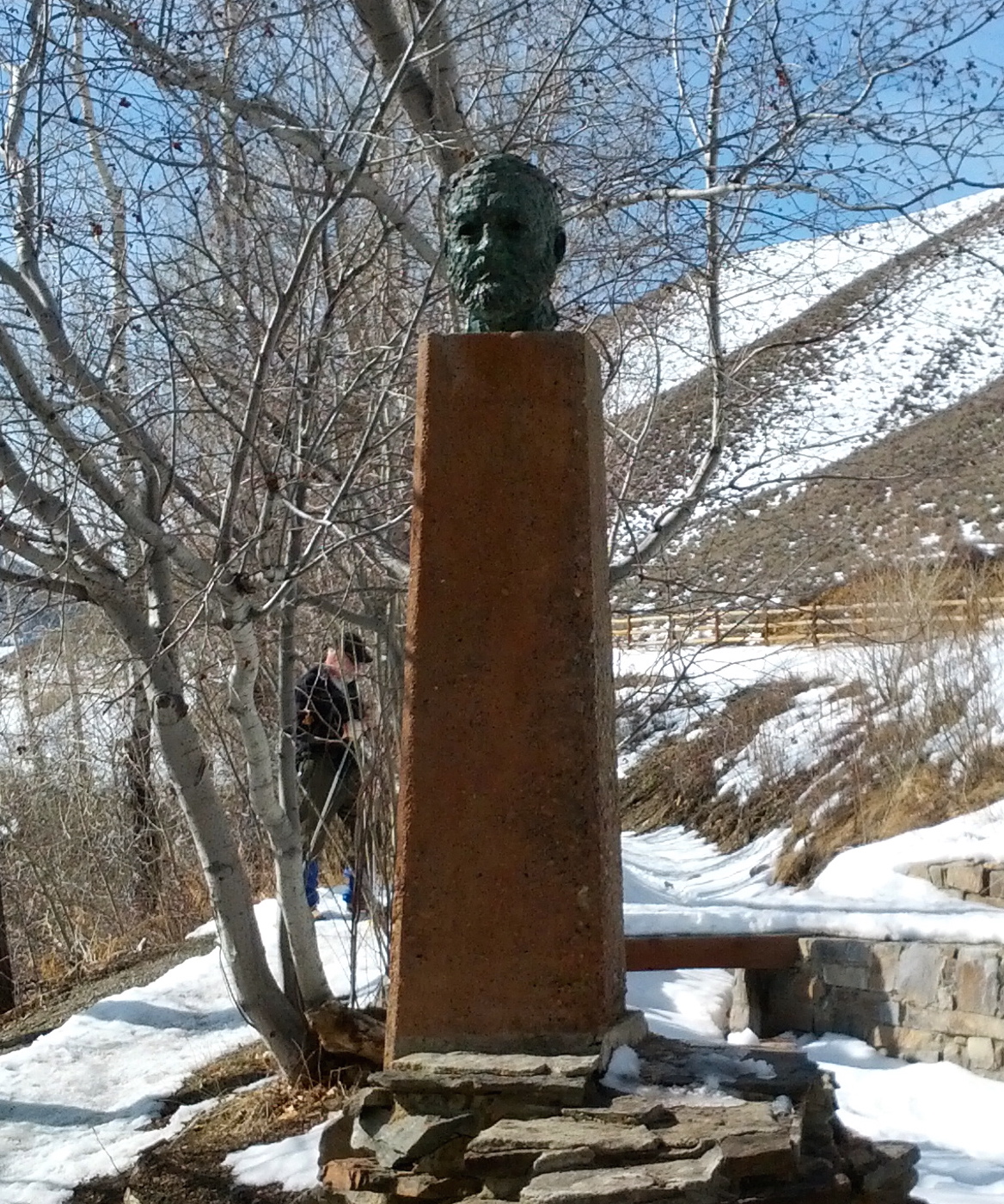 Hemingway Memorial Statue